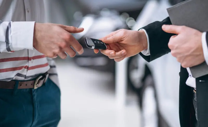 Як перетнути кордон із Польщею пішки і орендувати авто в Україні