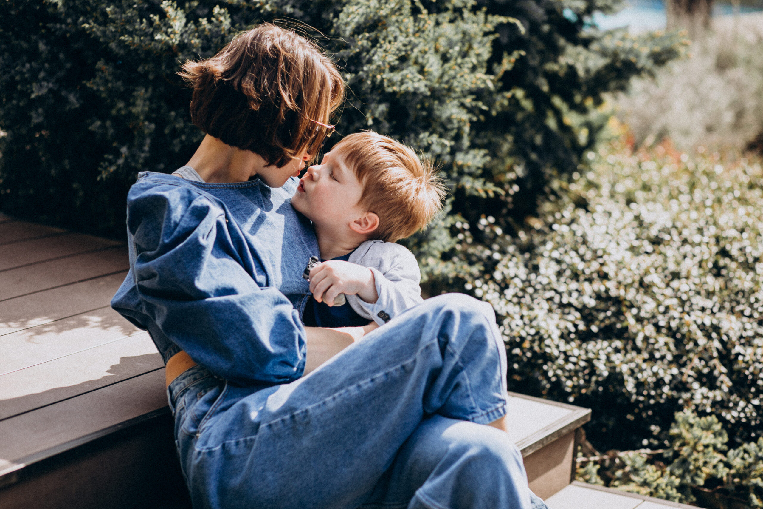 Mother with her son sitting on the stairs привітання з днем народження 6 років