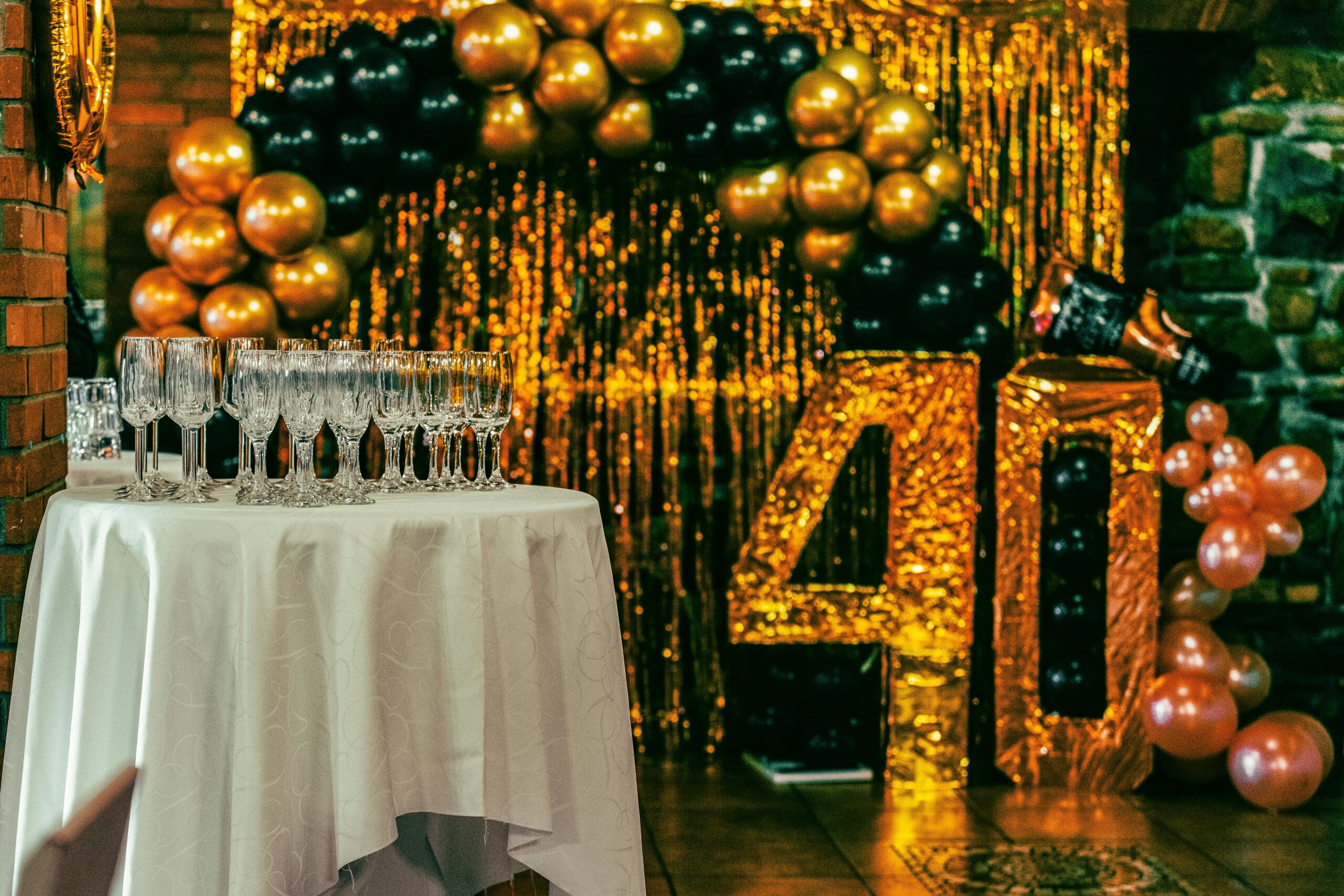 pexels-matej-bizjak-2148520448-30142374 Добірка красивих і щирих привітань прозою для жінки на 40-річний ювілей. Зворушливі, стильні та оригінальні побажання, які подарують радість і незабутні емоції у святковий день.