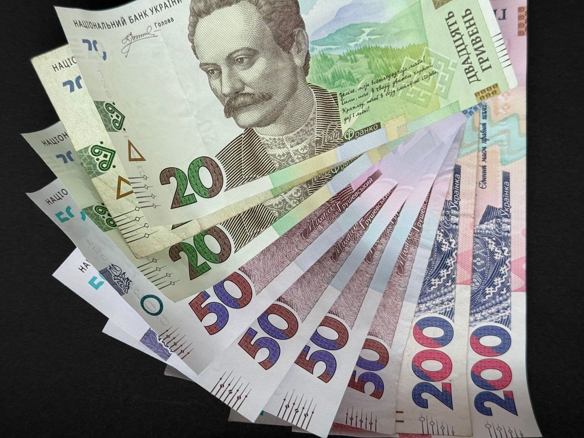 Українські гривні віялом: бюджет-2027, мінімальна зарплата і прожитковий мінімум